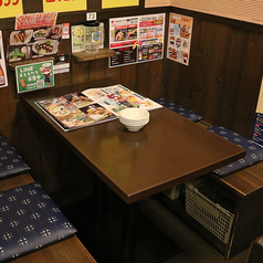 少人数～様々な人数でご使用いただけるテーブル席など、シーンに合わせてご利用いただけるお席を各種ご用意しております！団体様もご対応可能◎ご友人同士の飲み会や会社宴会、同窓会、打ち上げなど各種宴会に是非ご利用ください♪♪