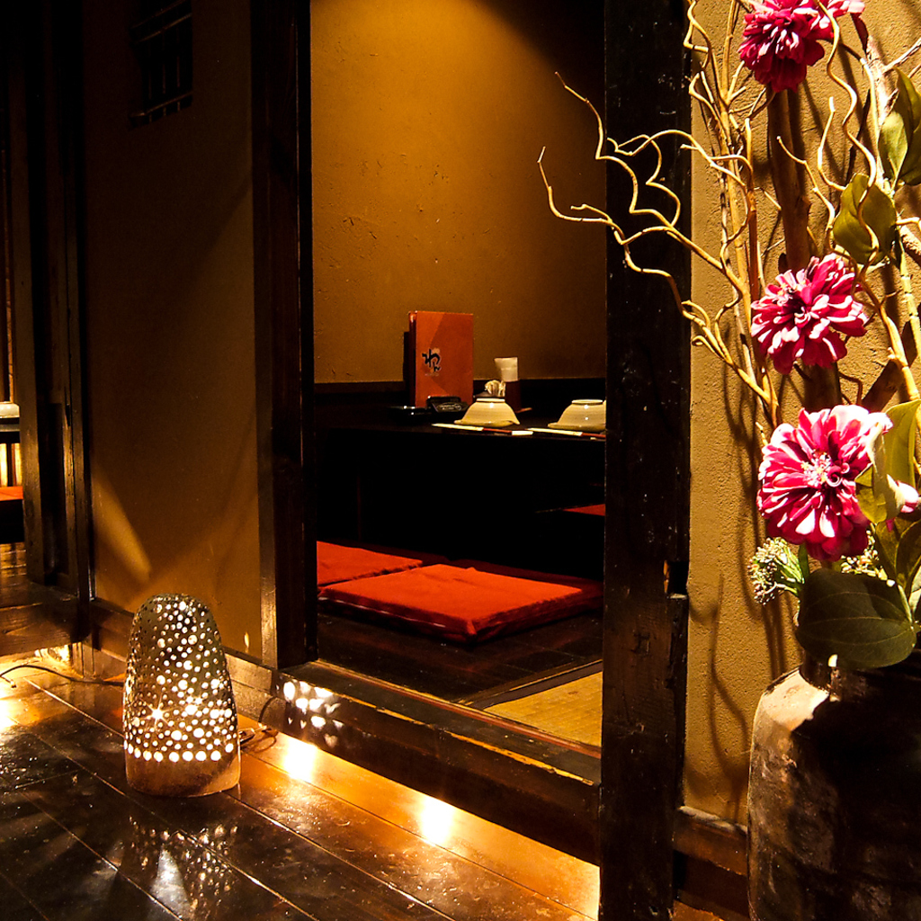 【吉祥寺駅より徒歩3分！】木のぬくもりが心地よい洗練された和モダンな個室がズラリと並びます★