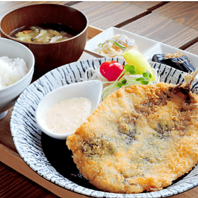 【幅広い定食メニュー】海の幸も山の恵みも存分に堪能！