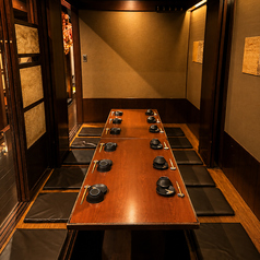 【8～12名様向け個室】扉付きのお部屋で、プライベートなひとときをお過ごしいただけます。※画像はイメージです