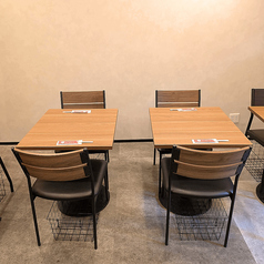 2名さま用テーブル席