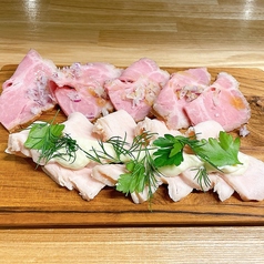 鶏むね肉と豚肩ロースハムのハーフ&ハーフ