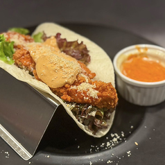 溢れるタコス　HOTチキンクリスピー