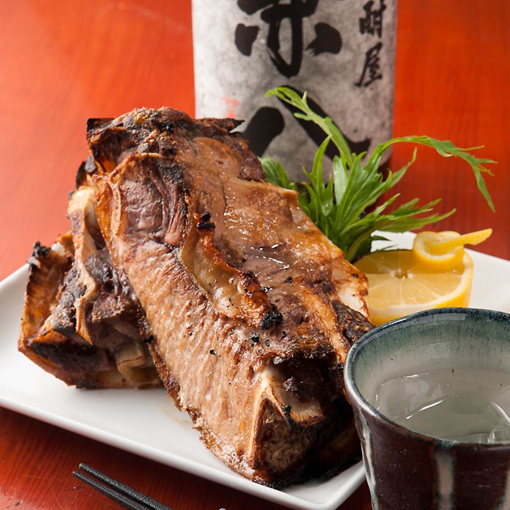 日本酒・焼酎・ビールなどのお酒に合う料理がたくさん★豊洲直送マグロカマ焼きは相性がよく、絶品!!