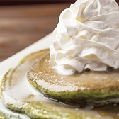 カフェタイムのお供に桜里ならではの抹茶のホットケーキはいかがでしょうか。本格抹茶をふんだんに混ぜこみ焼き上げているので、 しっかりと抹茶の味を堪能していただけます。 手作りの練乳と共にお楽しみください。