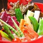 【鮮度◎新鮮野菜にこだわり！】肉巻き野菜串やサラダに自信◎素材本来の旨味や食感をご堪能下さい♪