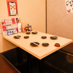 普段の飲み会から少人数さまのご宴会のご利用にオススメのテーブル席を完備しております。ゆったりとしたテーブル席でお寛ぎください。お席だけのご予約や当日のご予約も受け付けております！川崎駅での宴会・飲み会・歓迎会・送別会など様々なシーンでご利用下さい！