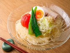 冷たい出汁冷麺