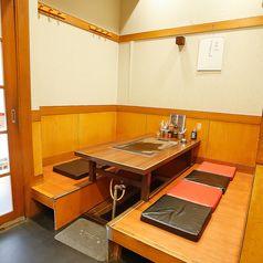 6名掛けの掘り炬燵席が1つございます。友人との飲み会や家族での集まりにぴったりのお席となっております♪