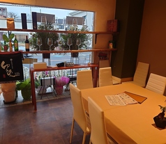 【4名様～OK】テーブル席もご用意有！距離がぐっと縮まる人気のお席になっております◆※ご予約状況によりカウンター席になる場合がございます。