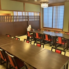 靴を脱いでゆったりと寛げるお座敷もございます。※店舗により部屋の配置・席数が異なる場合がございます