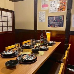 【《完全個室》テーブル席（6名様～8名様）】完全個室席をご用意！ワイワイ盛り上がっても安心◎周囲を気にせず、ゆっくり宴会やお食事をお楽しみいただけます。