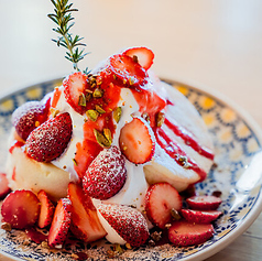 苺たっぷりベリーパンケーキ　