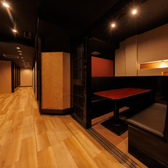 【最大120名様まで】団体席大歓迎です！【貸切は最大120名様まで対応可能★】大人数でのご宴会は貸切もご案内可能です。会社の飲み会・女子会・結婚式2次会パーティーなど様々なシーンにご利用いただけます！ご利用の際は当店までお気軽にご相談くださいませ。