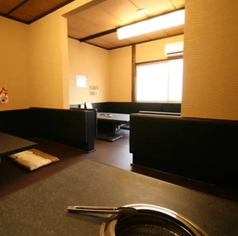 お子様連れに、嬉しい座敷席のご用意あります。最大25名様まで貸切可能です。