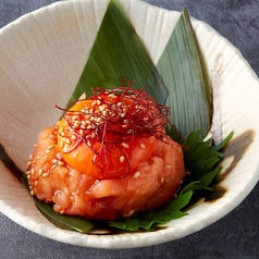 サーモンユッケ(醤油たれ)