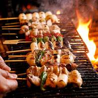 ◆当店自慢の炭火焼き鳥や肉寿司などの逸品料理！