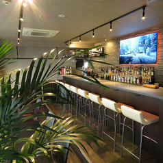 広々としたカウンターは全8席あり