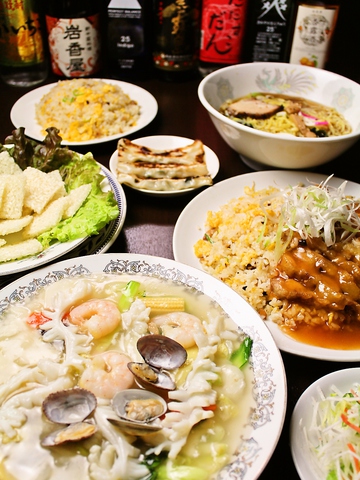 豊富なメニュー、香港、四川、広東などをミックスした新中国料理を安く食べられる店。