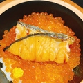 料理メニュー写真 鮭といくらの土鍋ご飯