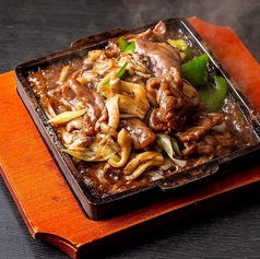 牛肉の黒胡椒鉄板焼き