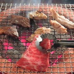 こだわりのお肉をリーズナブルに。名物「塩ホルモン」は420円！の写真