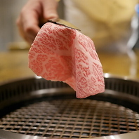 専属焼き師の技が光る 黒毛和牛の焼肉でおもてなし