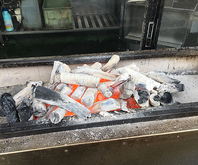 うなぎの美味しさを際立たせる高級備長炭、特上飛騨山椒