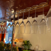 【半個室完備しております】新宿御苑前駅徒歩3分で、大切な方とのお時間をごゆっくりとお過ごしいただく事ができる半個室ございます。ディナーコースでは手打ちパスタやコース限定料理で構成しており、雰囲気ともにより特別なお時間をお過ごしいただけます。