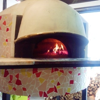 イタリア★ナポリ産の薪窯で焼きあげる自慢のピッツァ