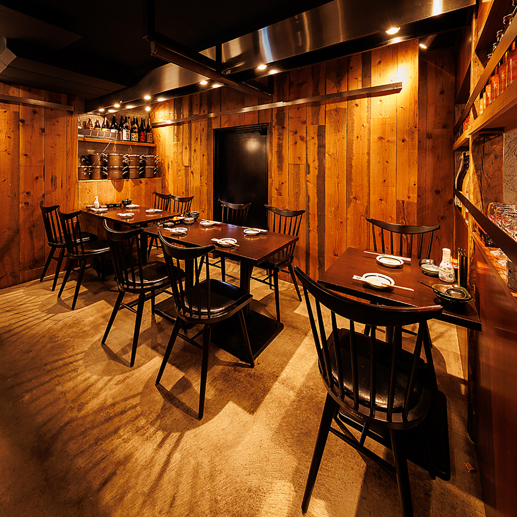 団体様でもゆったりとお寛ぎ頂ける個室を完備しております。