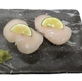 料理メニュー写真&nbsp;すだち薫るホタテ　握り２貫