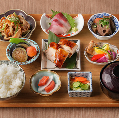 焼鳥 ハレツバメ 新宿アイランドタワー店のおすすめランチ1