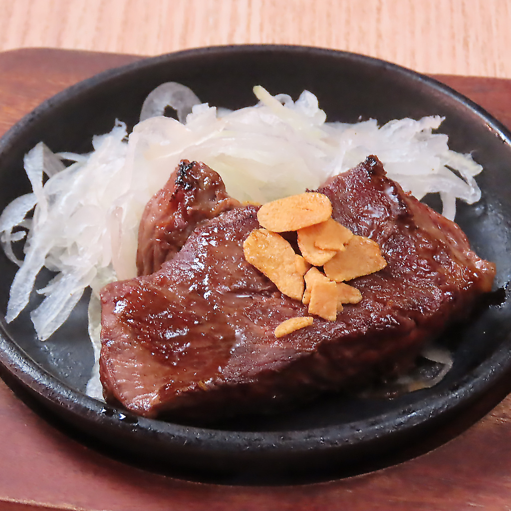 当店名物メニューのビフテキはジューシーで口の中でとろける感覚です♪ぜひご賞味ください！