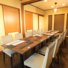 【個室】12名様までご利用可能な2階テーブル個室席