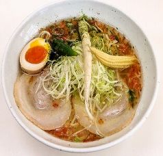 隠れたこだわりの海老塩ラーメン