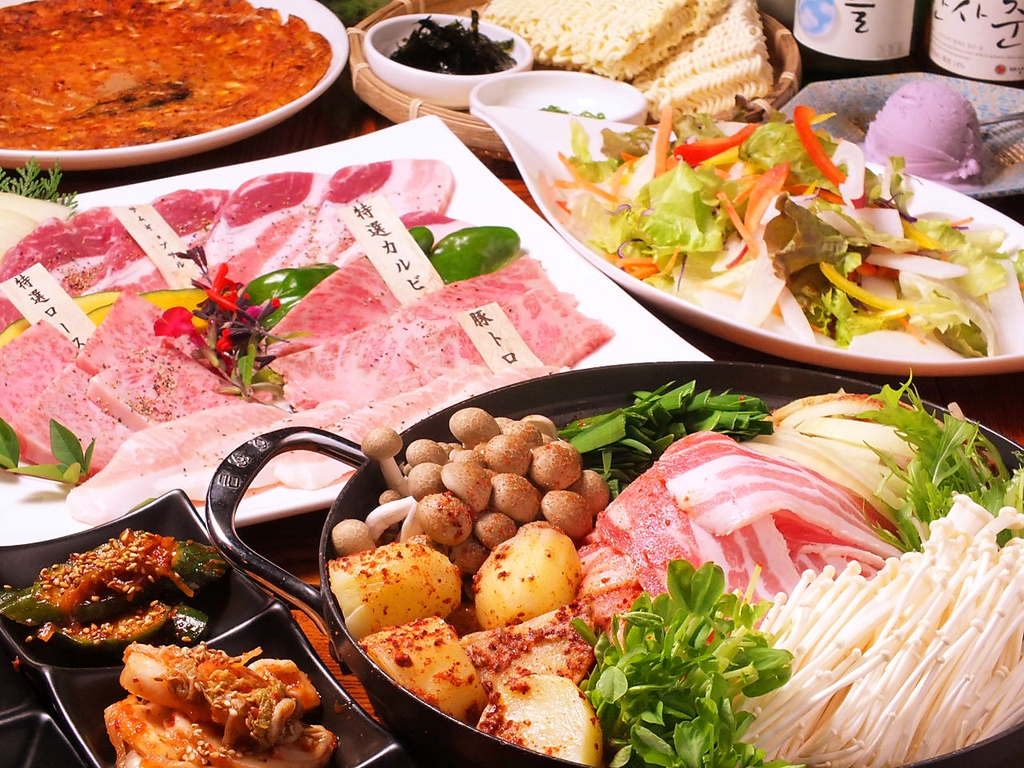 双六自慢のお肉がいっぱい!ボリュームたっぷりの双六鍋＆焼肉コースは5225円(税込)！