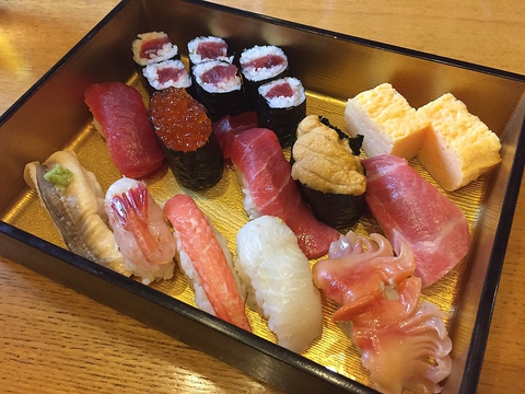肩書きは一切必要なし。新宿で堪能できる正統派握り寿司