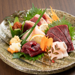 [名物]馬刺し盛り合せは会津から仕入れております。皆様のご来店を心よりお待ちしております。