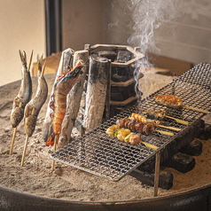注文を受けてから調理する新鮮魚介と囲炉裏焼きの魅力