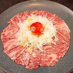 サーロインのとろけるユッケ