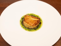 厳選食材とシェフの独創的な料理