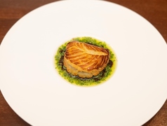 厳選食材とシェフの独創的な料理