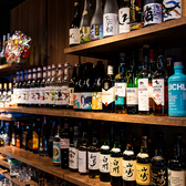 店内の様子。お店自慢のバックバー！本格派バーテンダーの作る色とりどりのカクテルをお楽しみください！