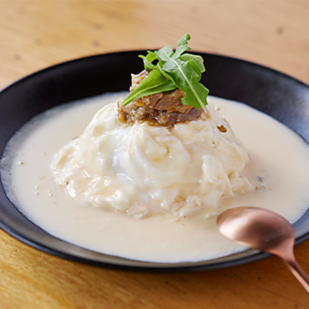 女性に人気の白いオムライスはランチでも食べれます