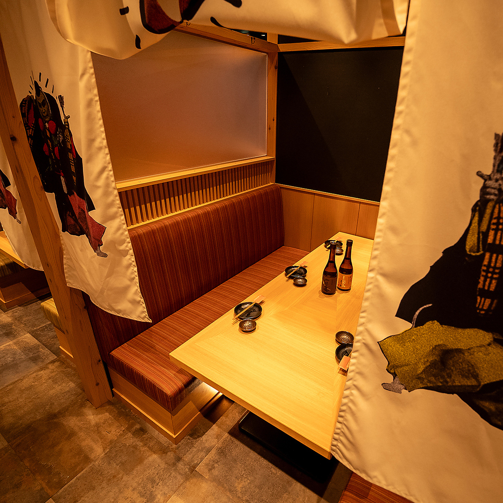 伝統的な日本の美術品と現代デザインが融合した、ユニークな空間で、特別な一日を。