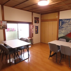 脚にご不安がある方でもテーブル席をご用意しておりますのでご安心ください！10名様以上から貸切承ります。お一人様も大歓迎！