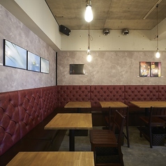 【ソファー席でゆっくりと】グループ様でも窮屈せずお食事いただけます♪