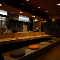 職人の技を間近に感じるつけ台で旬の活魚と向き合う贅沢