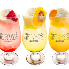 果実ソースたっぷり！クリームソーダ